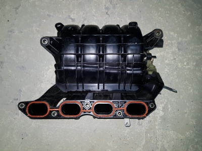 Inlaatspruitstuk Toyota Auris 1.6 16v 2010