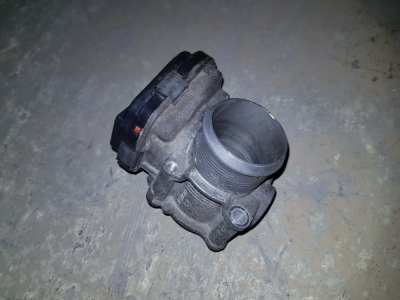Throttle body Volvo V40 1.6 D2 2015