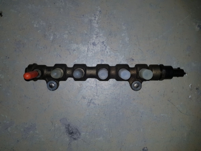 Fuel distributor Renault Laguna 2.2 dCi 2003