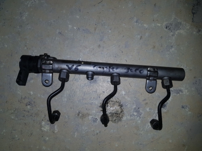 Brandstofverdeler Chrysler 300C 3.0 CRD V6 2006 links