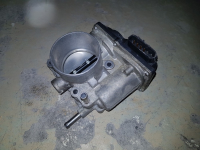 Throttle body Toyota Avensis 1.8 16v VVT-i 2011