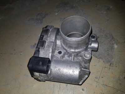 Gasklephuis Nissan Qashqai 2.0 dCi 2008