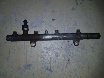 Fuel distributor Renault Laguna 1.9 dCi 2002