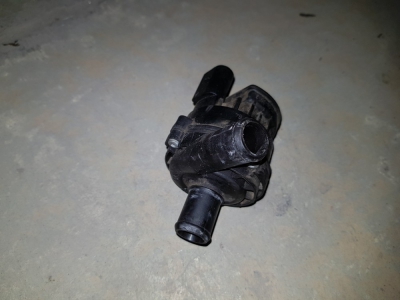 Waterpomp Mercedes-Benz C204 C250 CDI 2012