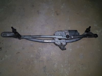 Ruitenwissermotor + mechaniek BMW F10 2010 voorzijde