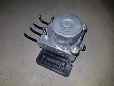 ABS-pomp Opel Corsa 1.2 16v 2015
